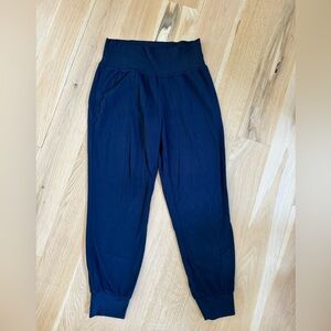 Athleta Salutation Jogger size medium.color navy